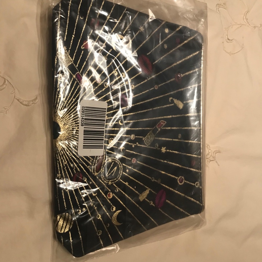 Estee Lauder makeup & 2 makeup bags - Picture 9 of 9